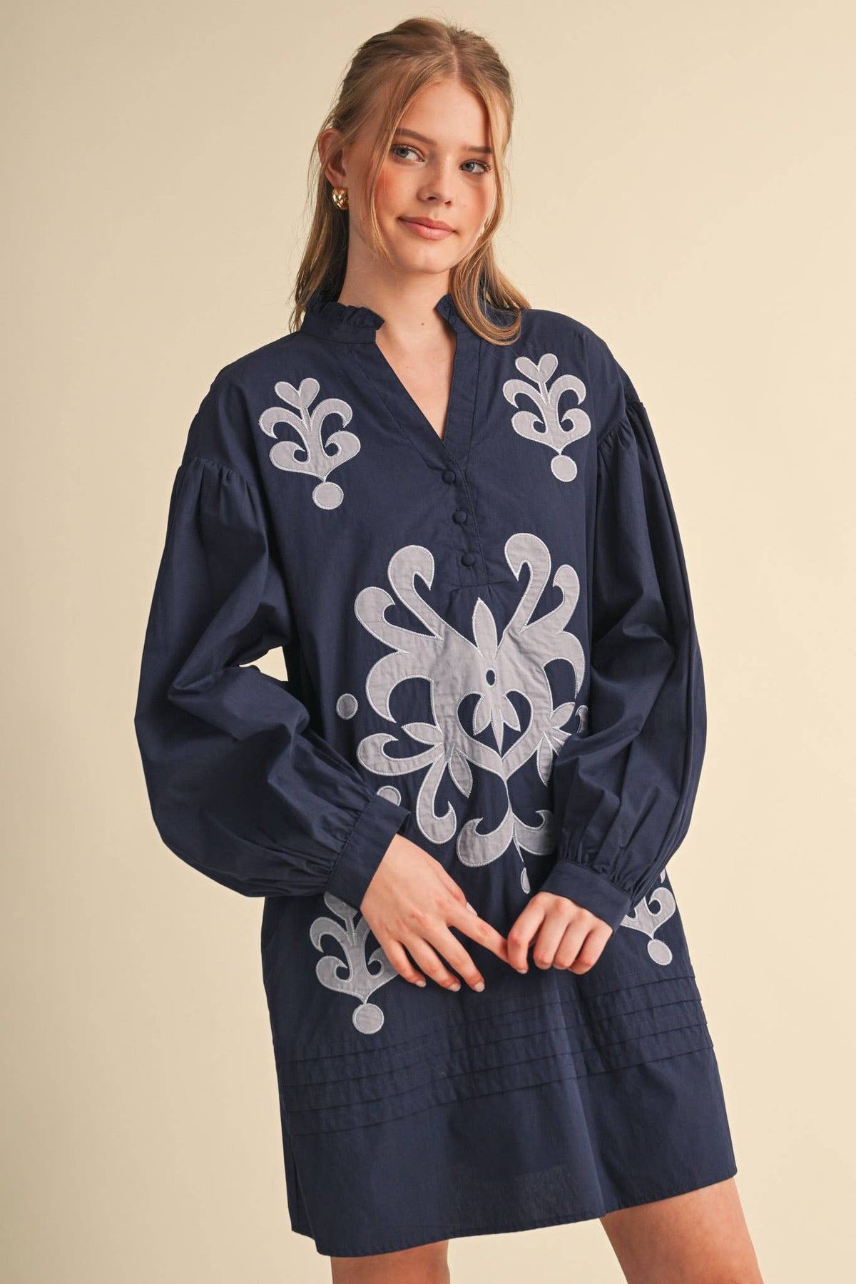 LONG SLEEVE MINI DRESS WITH EMBROIDERED APPLIQUE MDR5236