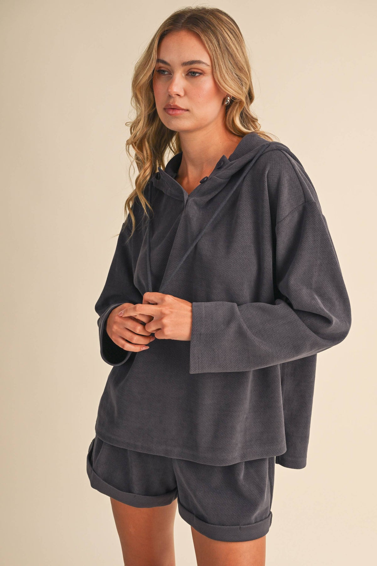IST6616-A LONGSLEEVES HOODIE TOP AND SHORTS SET