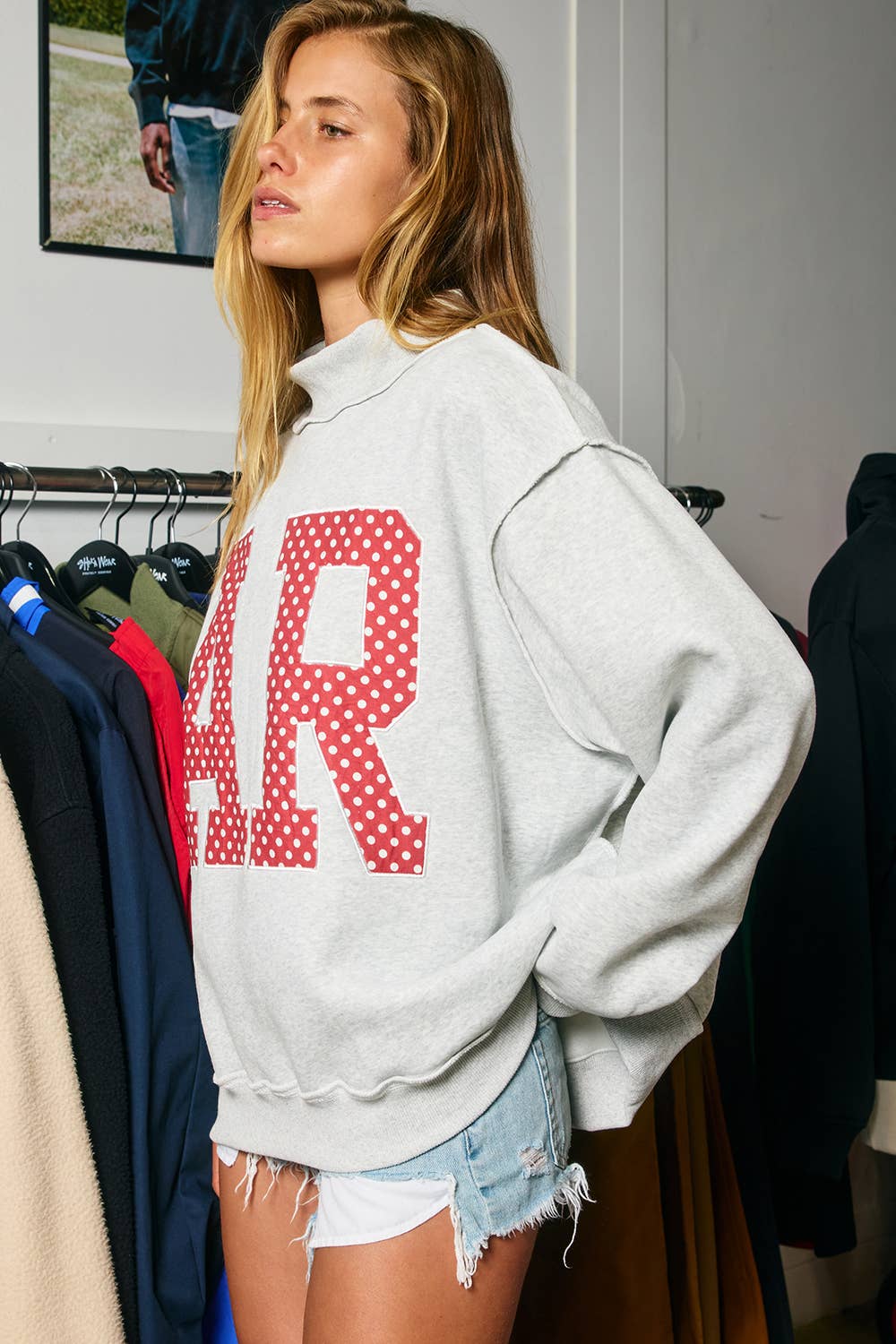 IT2594E-ARPOLKA | 'AR' Applique Patch Mock-Neck Sweatshirt