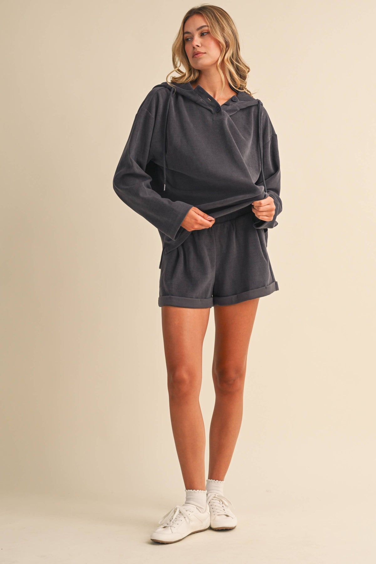 IST6616-A LONGSLEEVES HOODIE TOP AND SHORTS SET