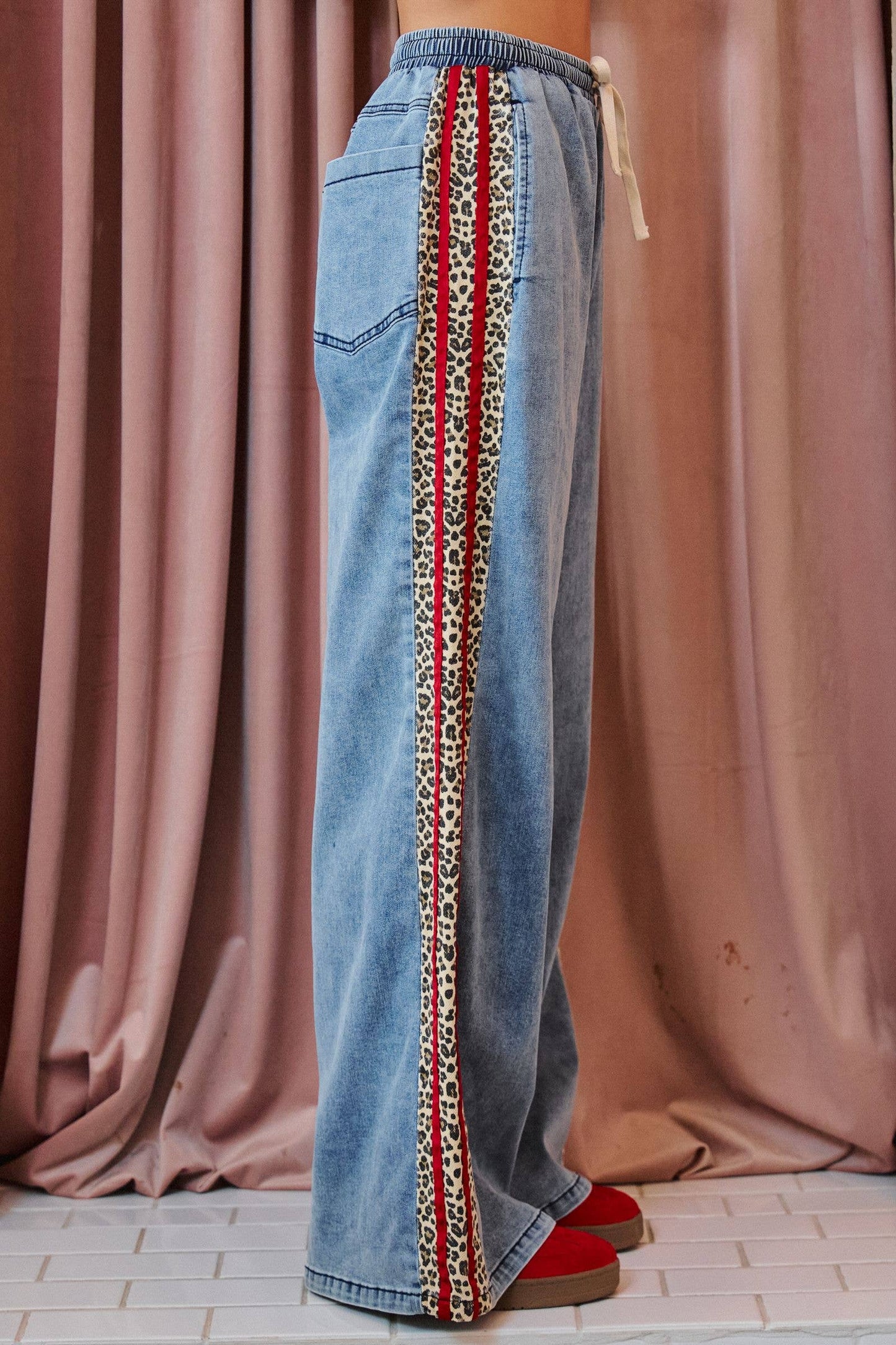 PLUS SIZE LEOPARD SIDE STRIPE DENIM WIDE LEG PANTS