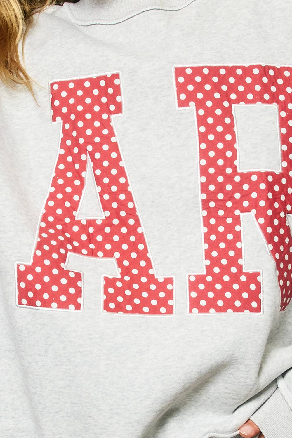 IT2594E-ARPOLKA | 'AR' Applique Patch Mock-Neck Sweatshirt