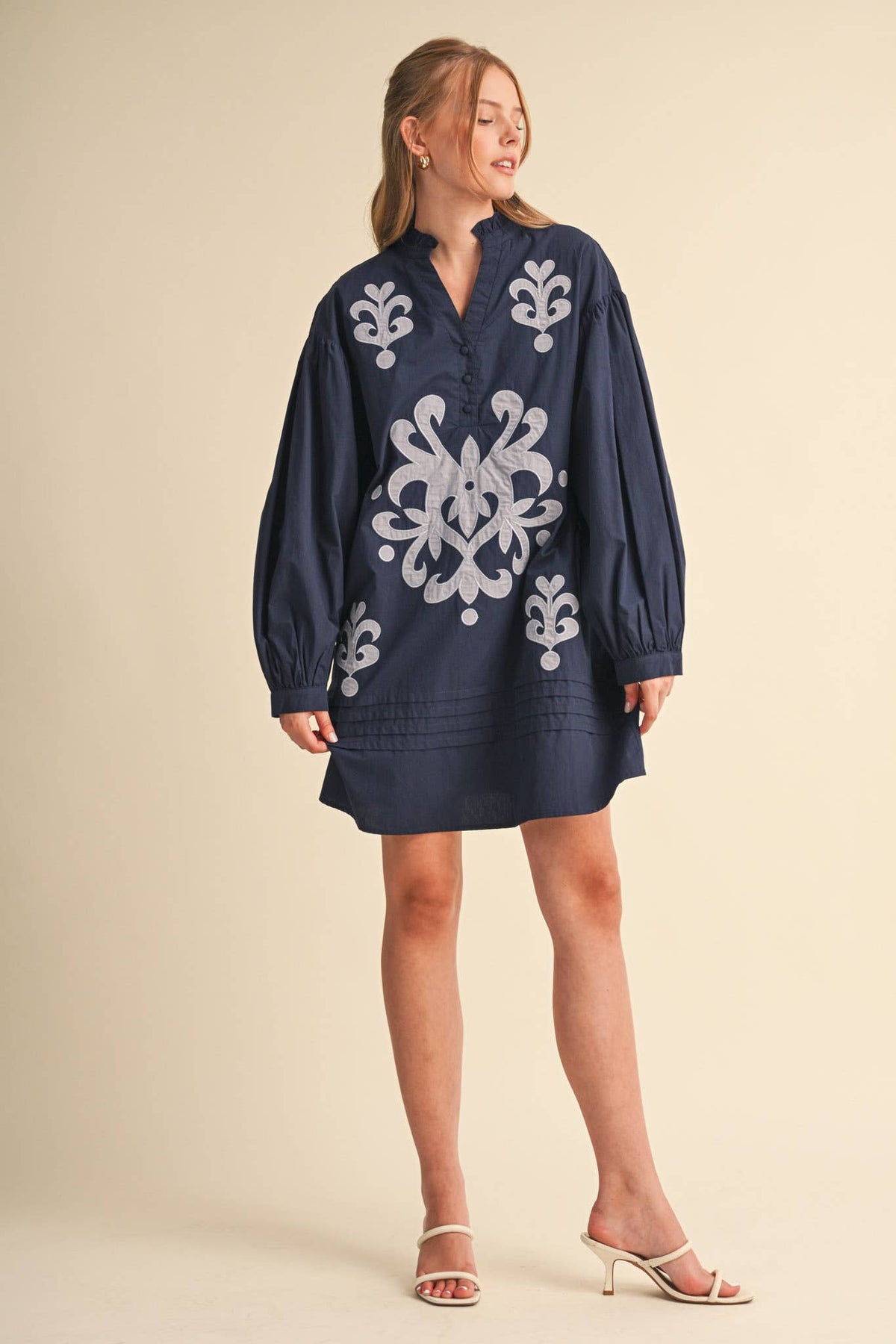 LONG SLEEVE MINI DRESS WITH EMBROIDERED APPLIQUE MDR5236
