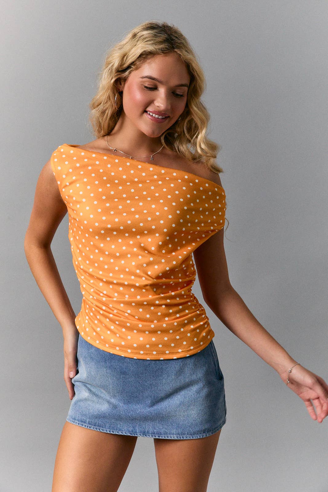 OFF SHOULDER TOP WITH SIDE RUCHING IN POLKA DOT