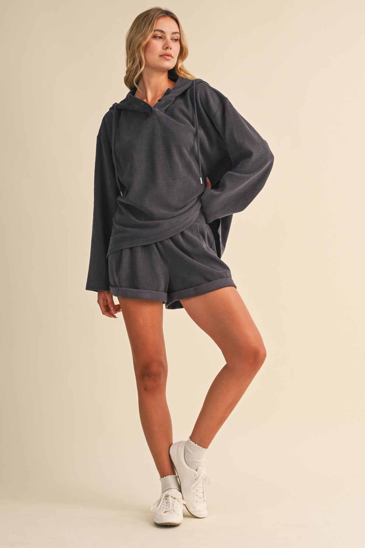 IST6616-A LONGSLEEVES HOODIE TOP AND SHORTS SET