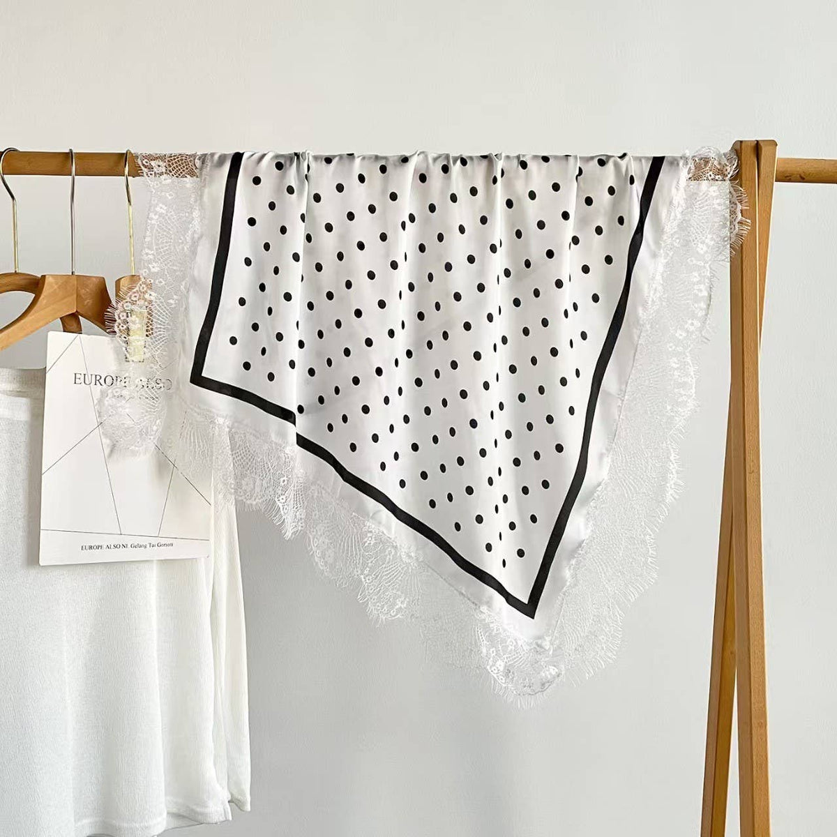 Patterned Silk-Feel Lace Trim Square Scarf | 40SC774