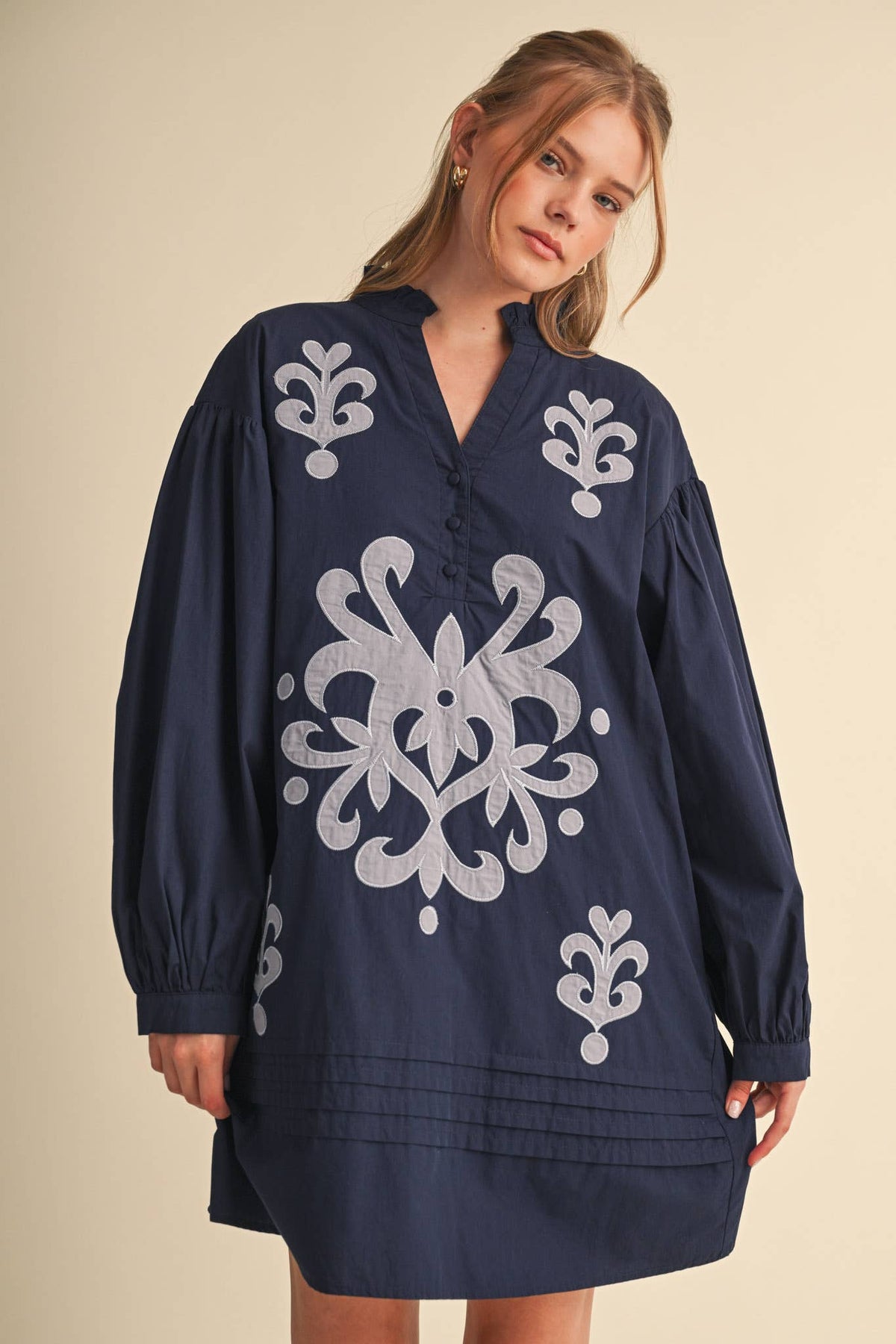 LONG SLEEVE MINI DRESS WITH EMBROIDERED APPLIQUE MDR5236