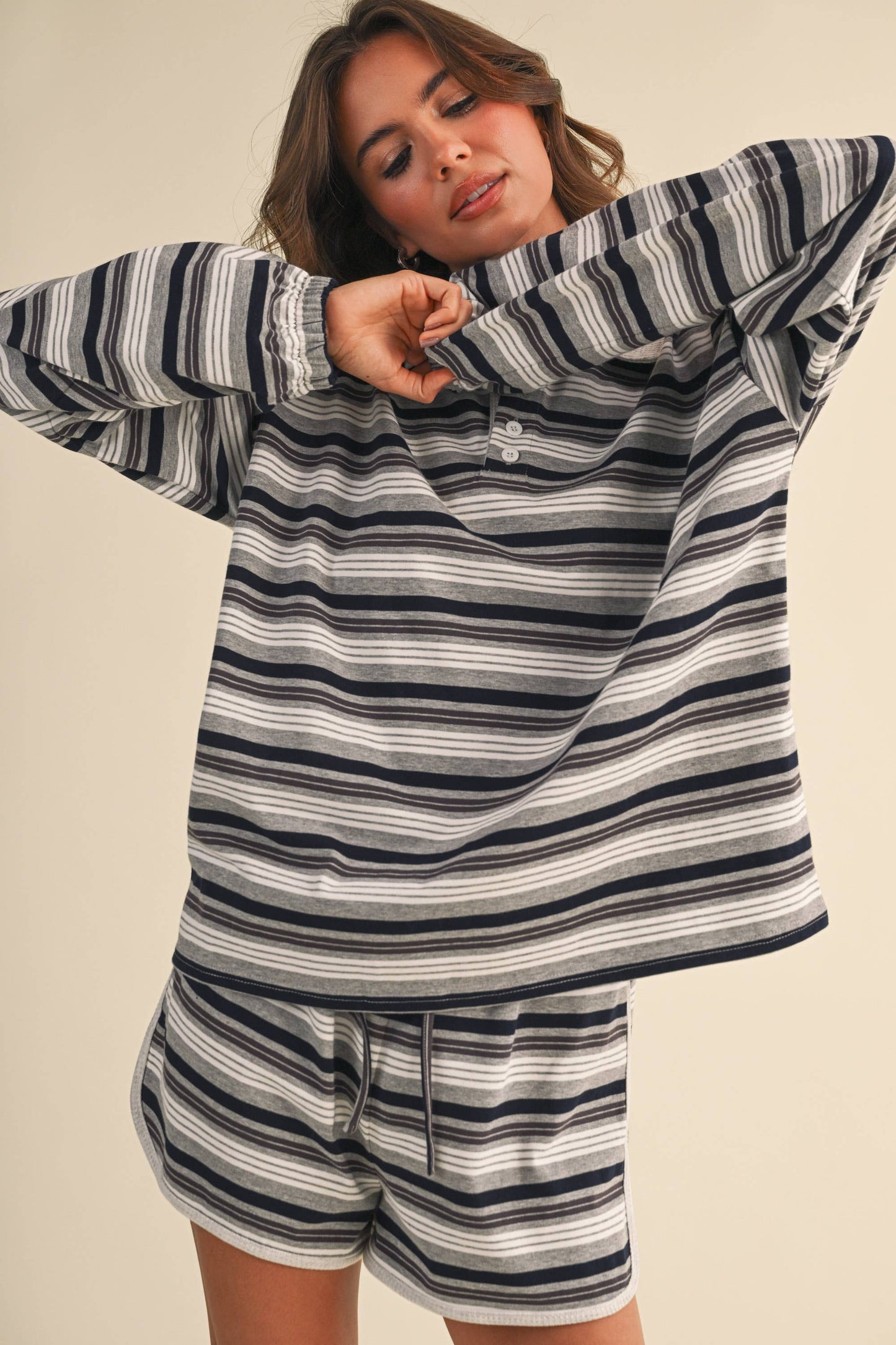 IST6637 MULTI STRIPE OVERSIZED RUGBY SWEATSHIRT AND DOLPHIN