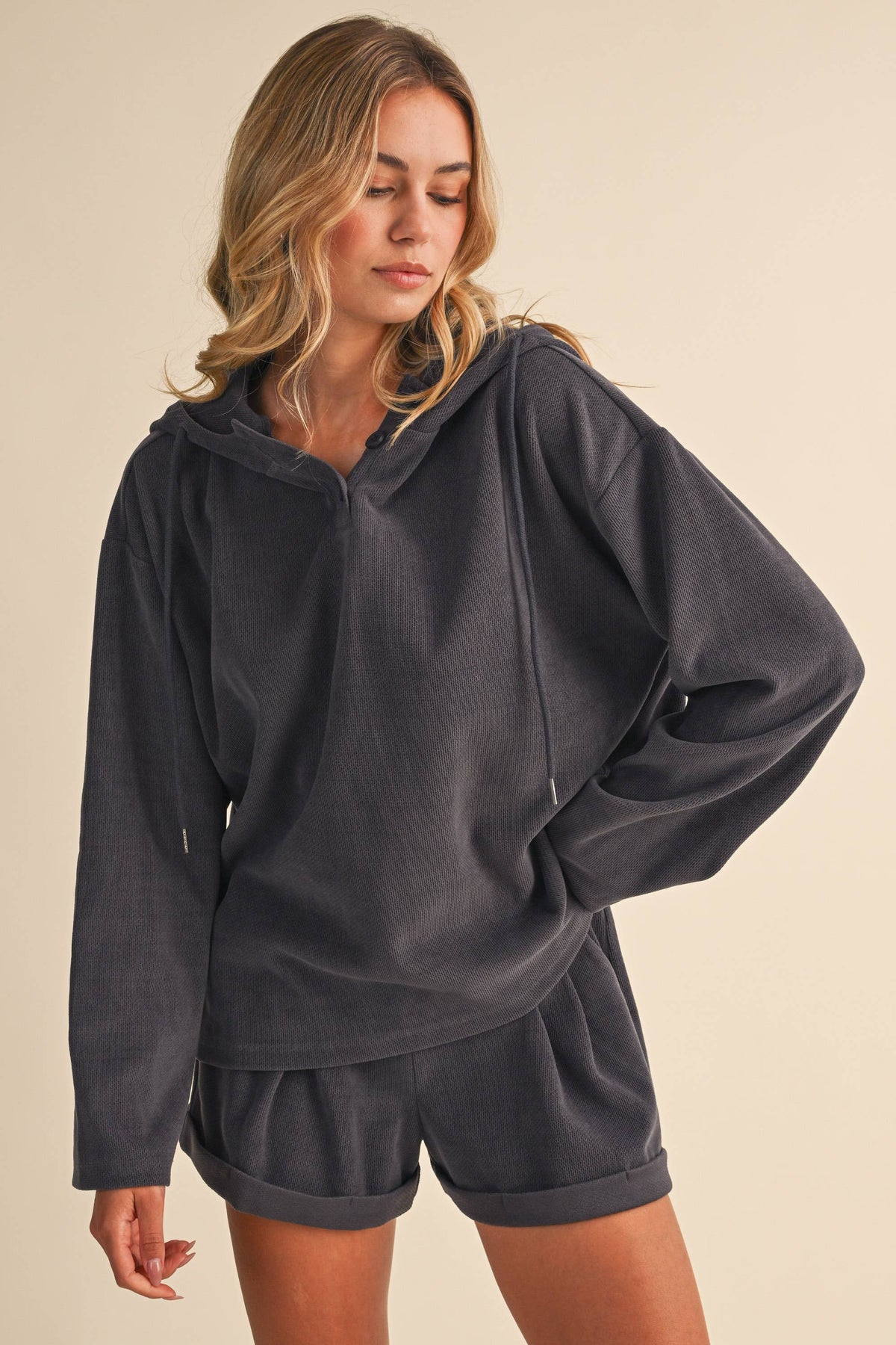 IST6616-A LONGSLEEVES HOODIE TOP AND SHORTS SET