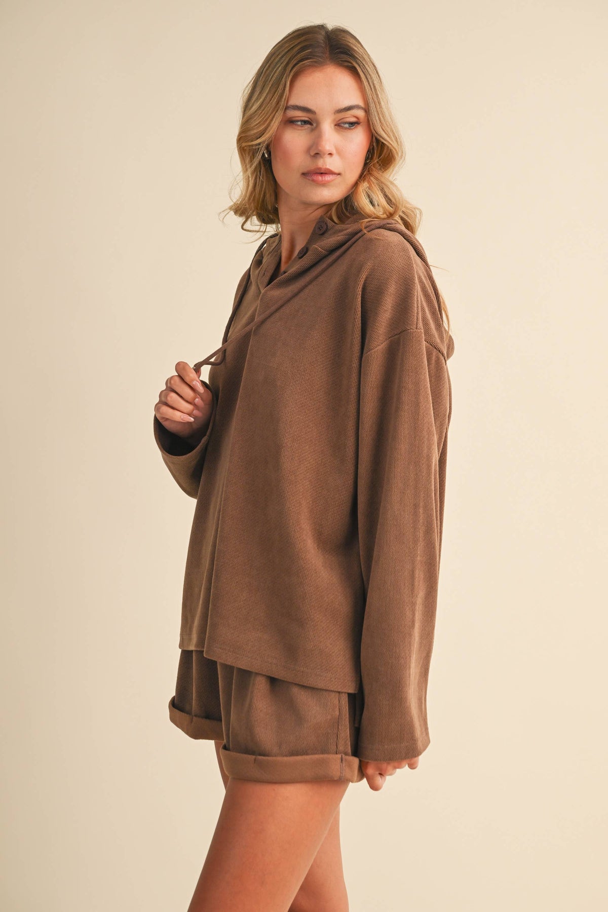 IST6616-A LONGSLEEVES HOODIE TOP AND SHORTS SET