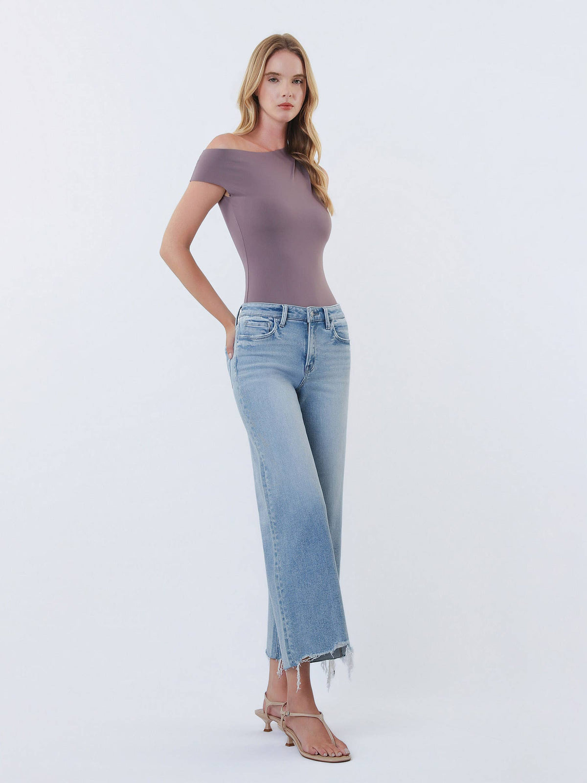 HIGH RISE DISTRESSED HEM CROP WIDE LEG JEANS T7303