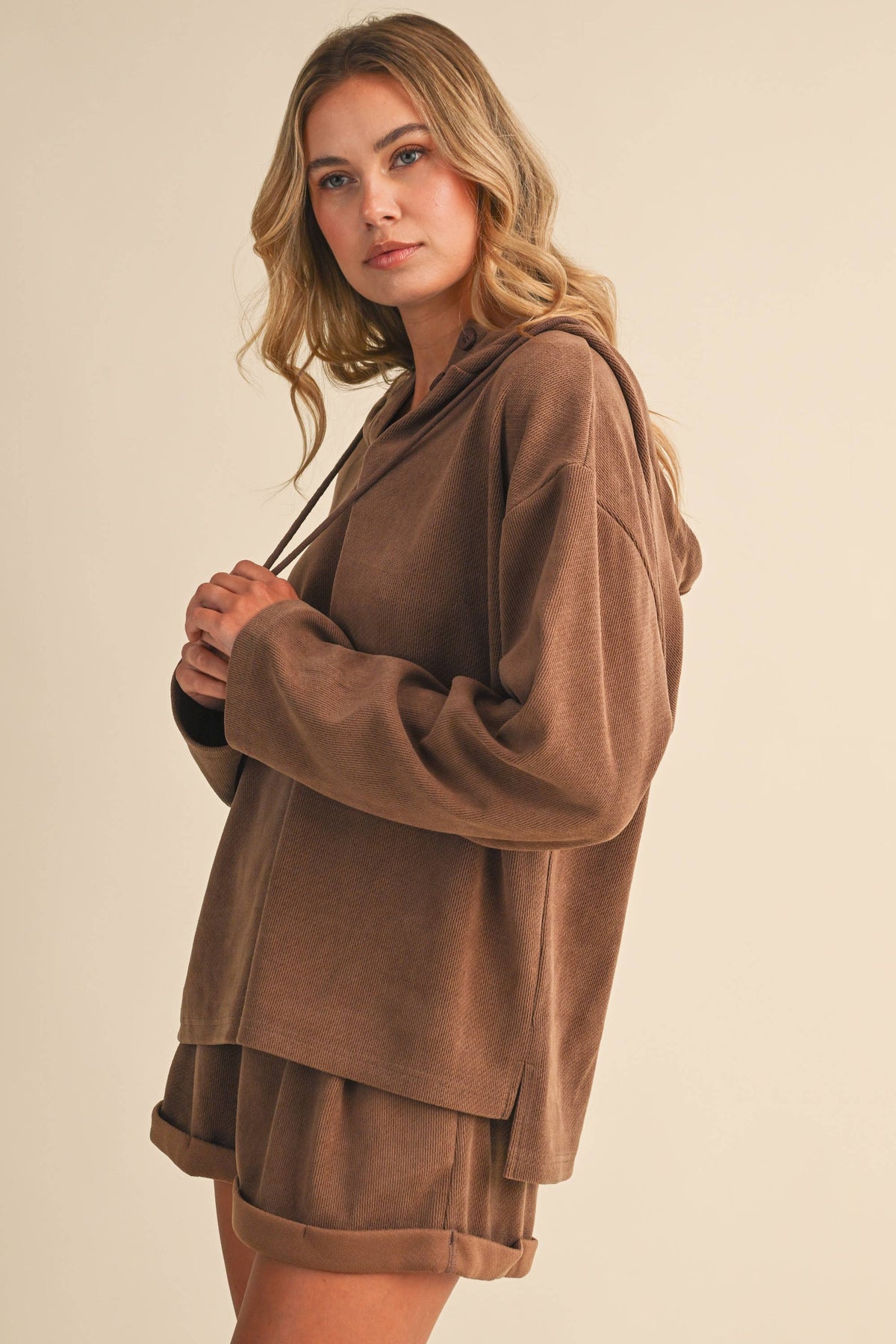 IST6616-A LONGSLEEVES HOODIE TOP AND SHORTS SET