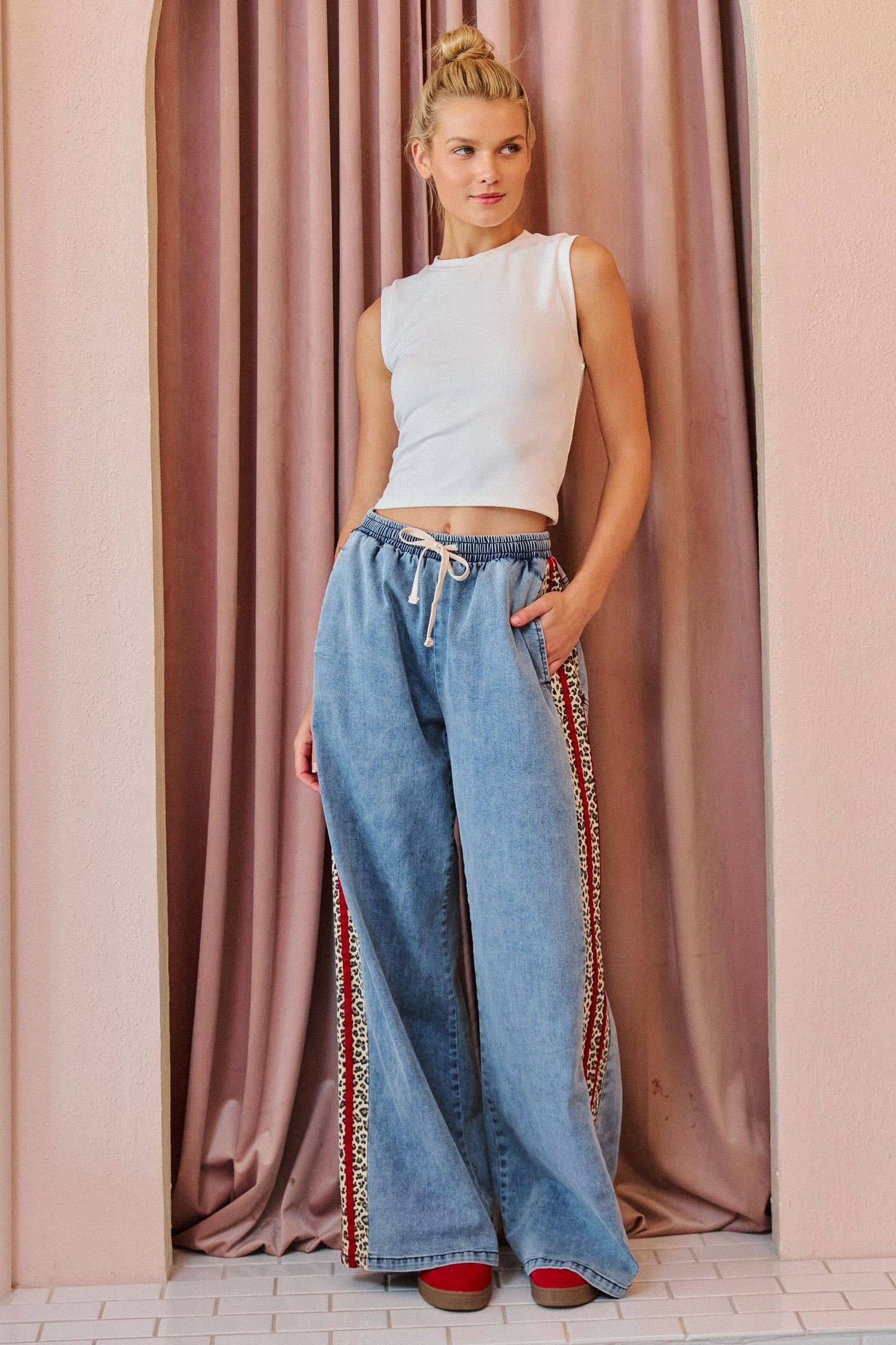 LEOPARD SIDE STRIPE DENIM WIDE LEG PANTS