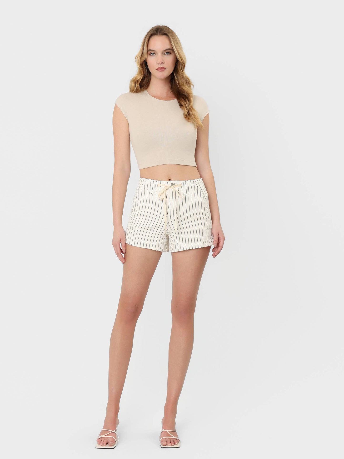 HIGH RISE DRAWSTRING STRIPED A LINE SHORTS V3835STR