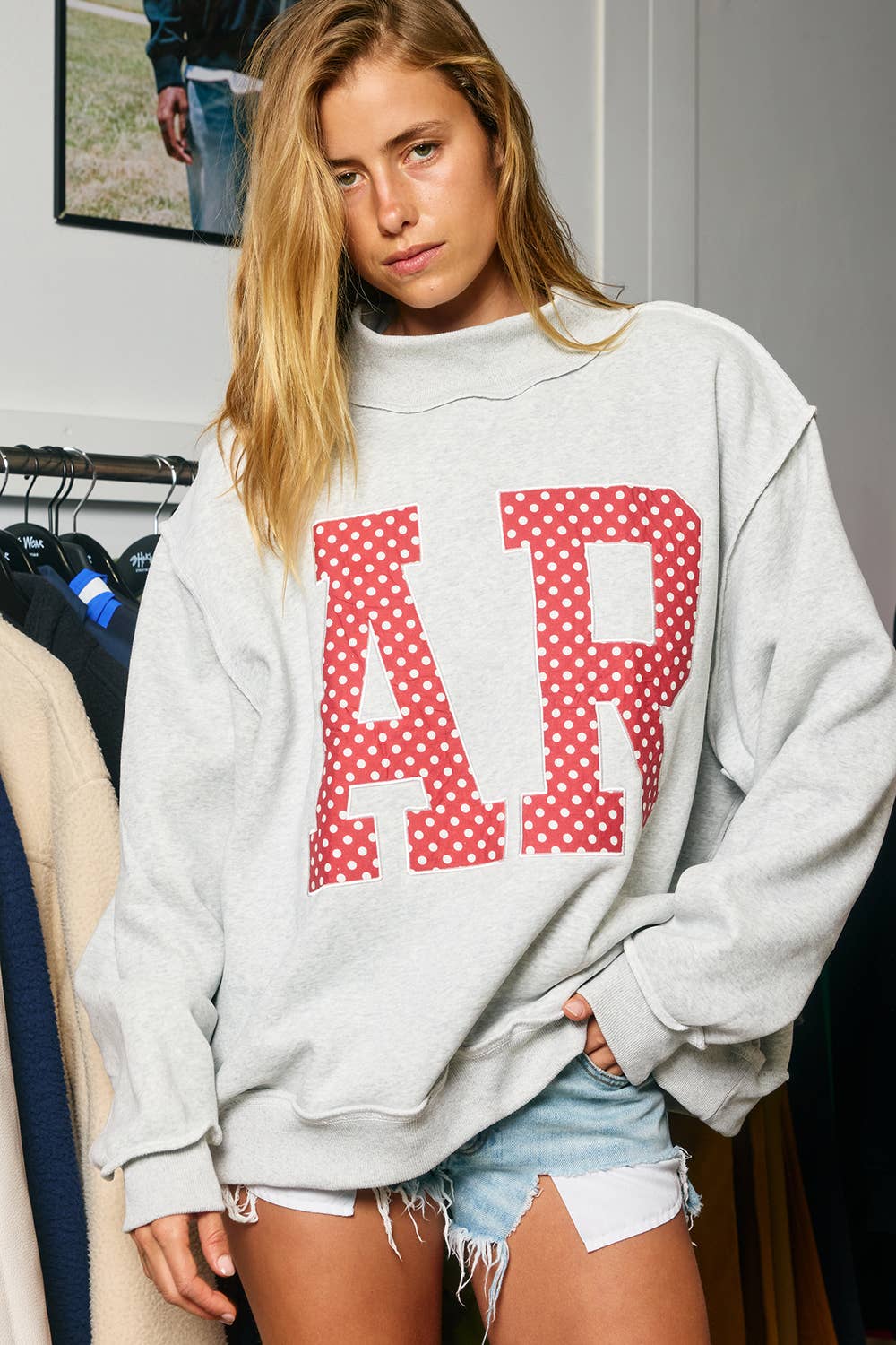 IT2594E-ARPOLKA | 'AR' Applique Patch Mock-Neck Sweatshirt