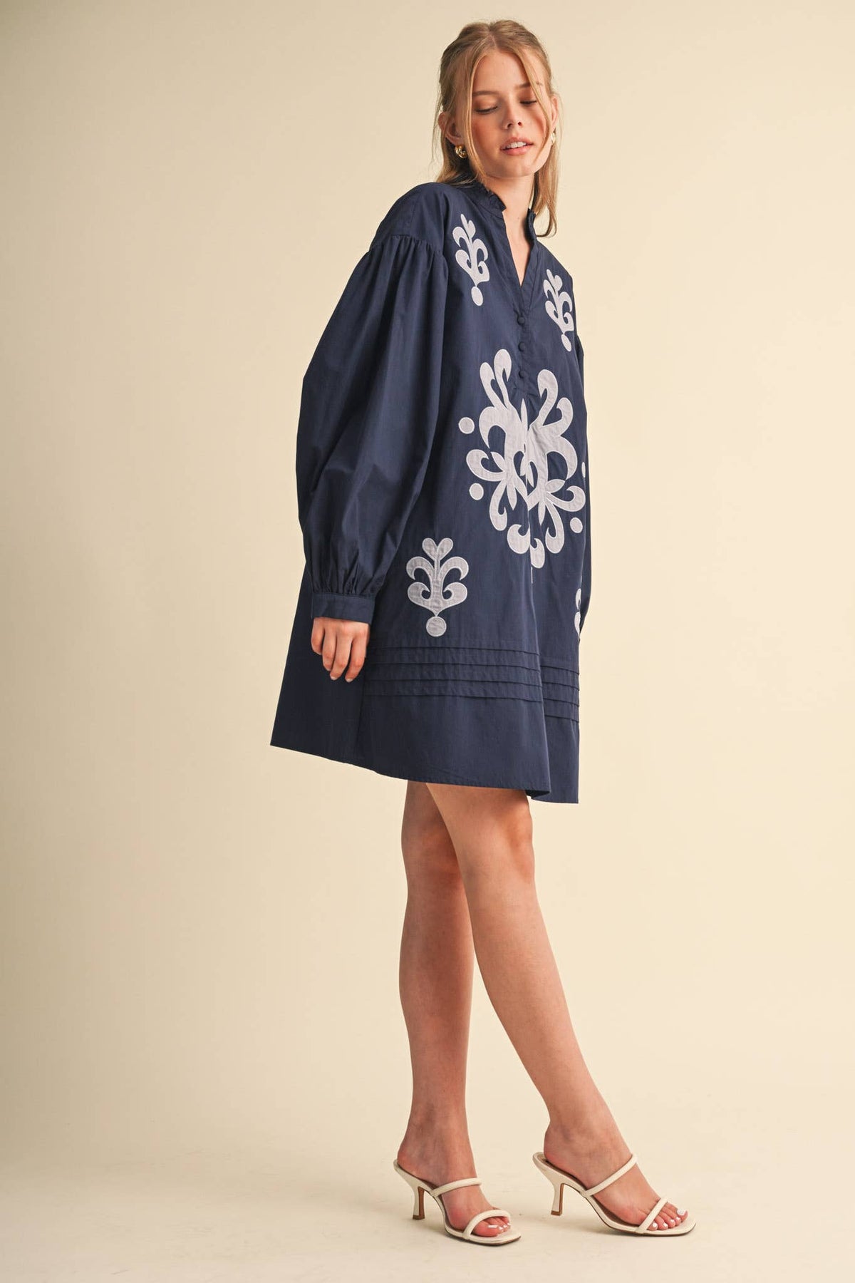 LONG SLEEVE MINI DRESS WITH EMBROIDERED APPLIQUE MDR5236