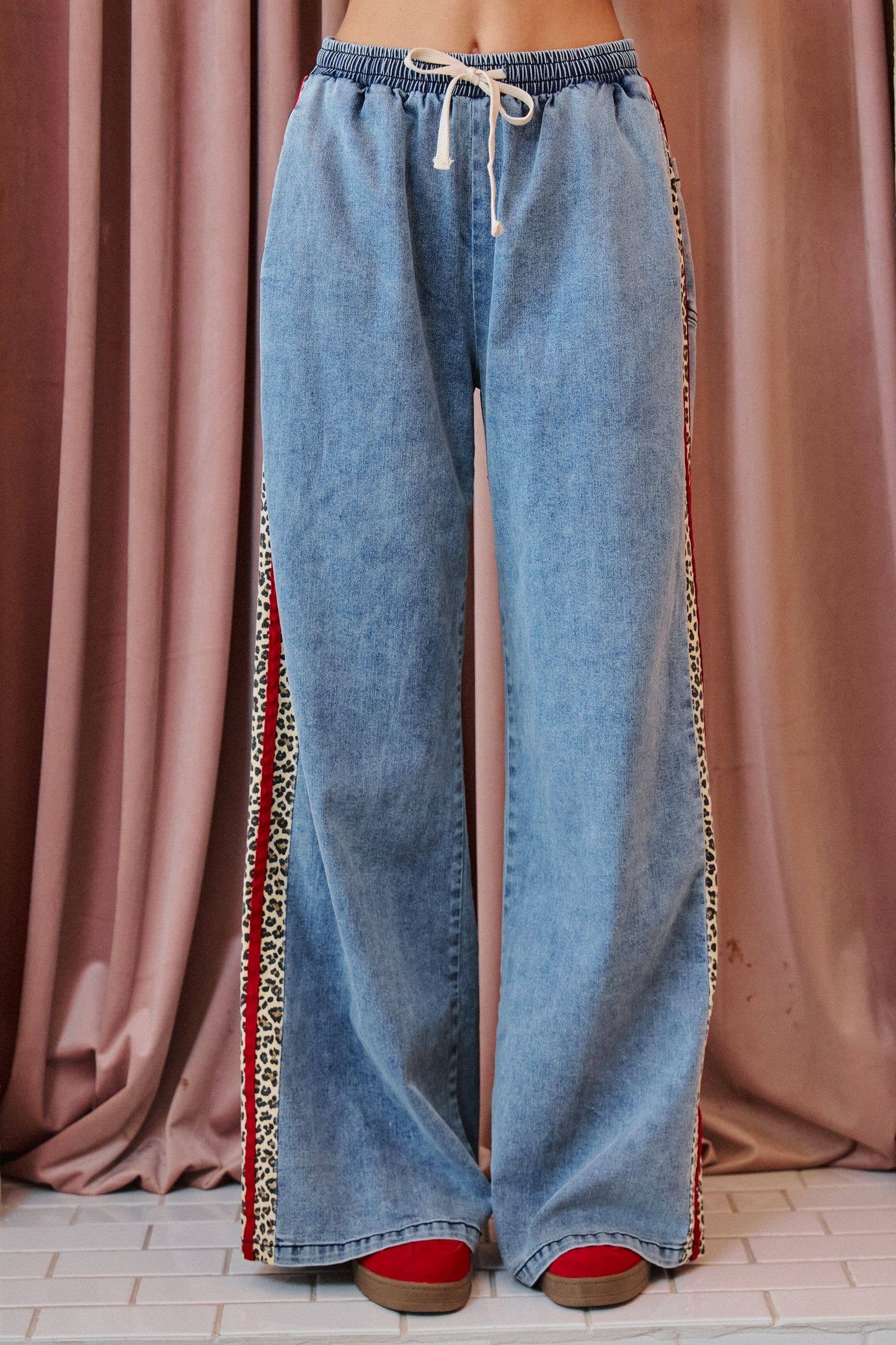 LEOPARD SIDE STRIPE DENIM WIDE LEG PANTS