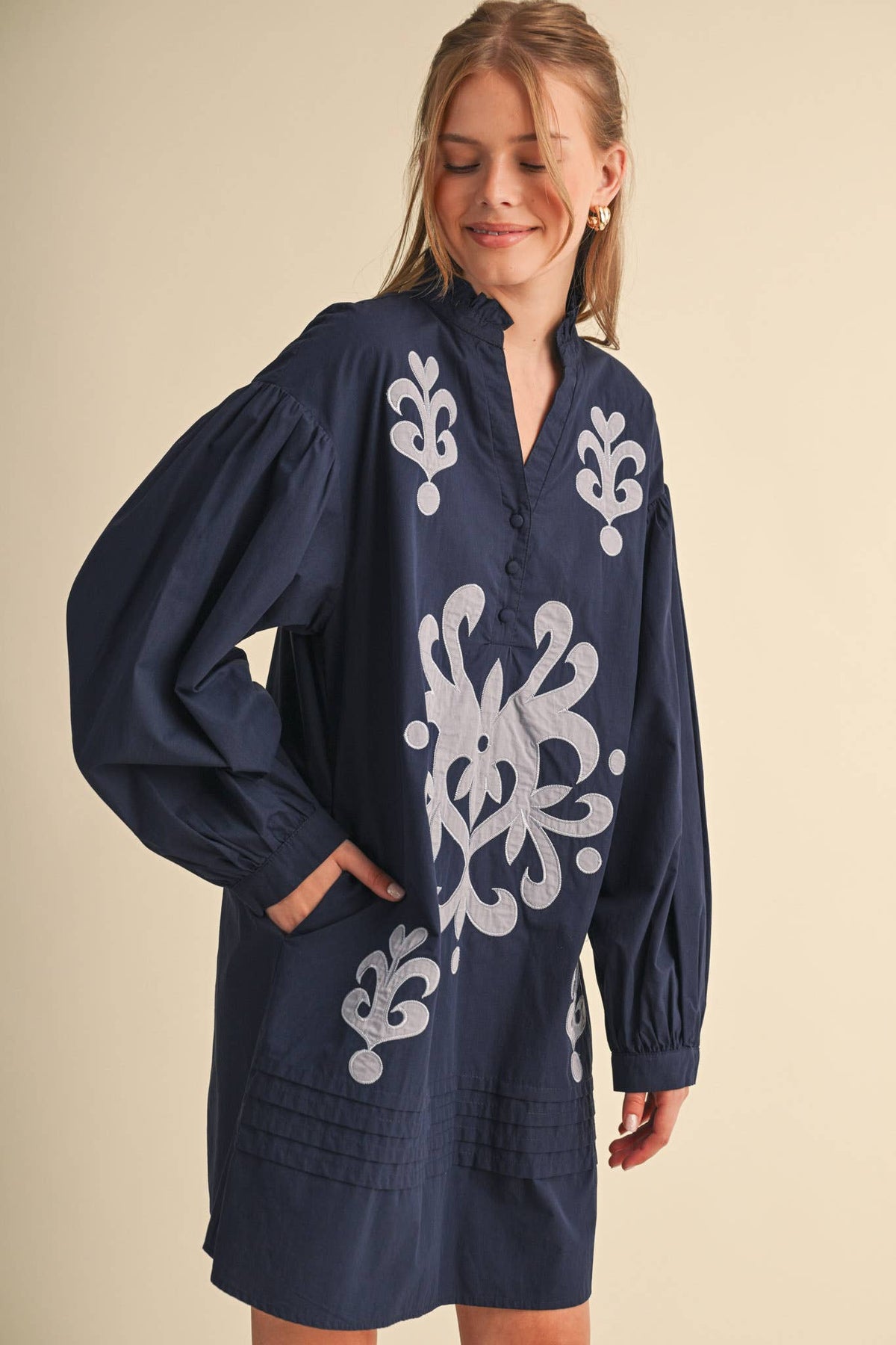 LONG SLEEVE MINI DRESS WITH EMBROIDERED APPLIQUE MDR5236