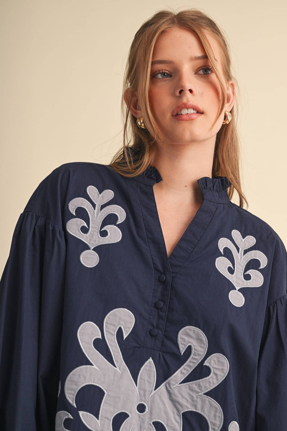 LONG SLEEVE MINI DRESS WITH EMBROIDERED APPLIQUE MDR5236