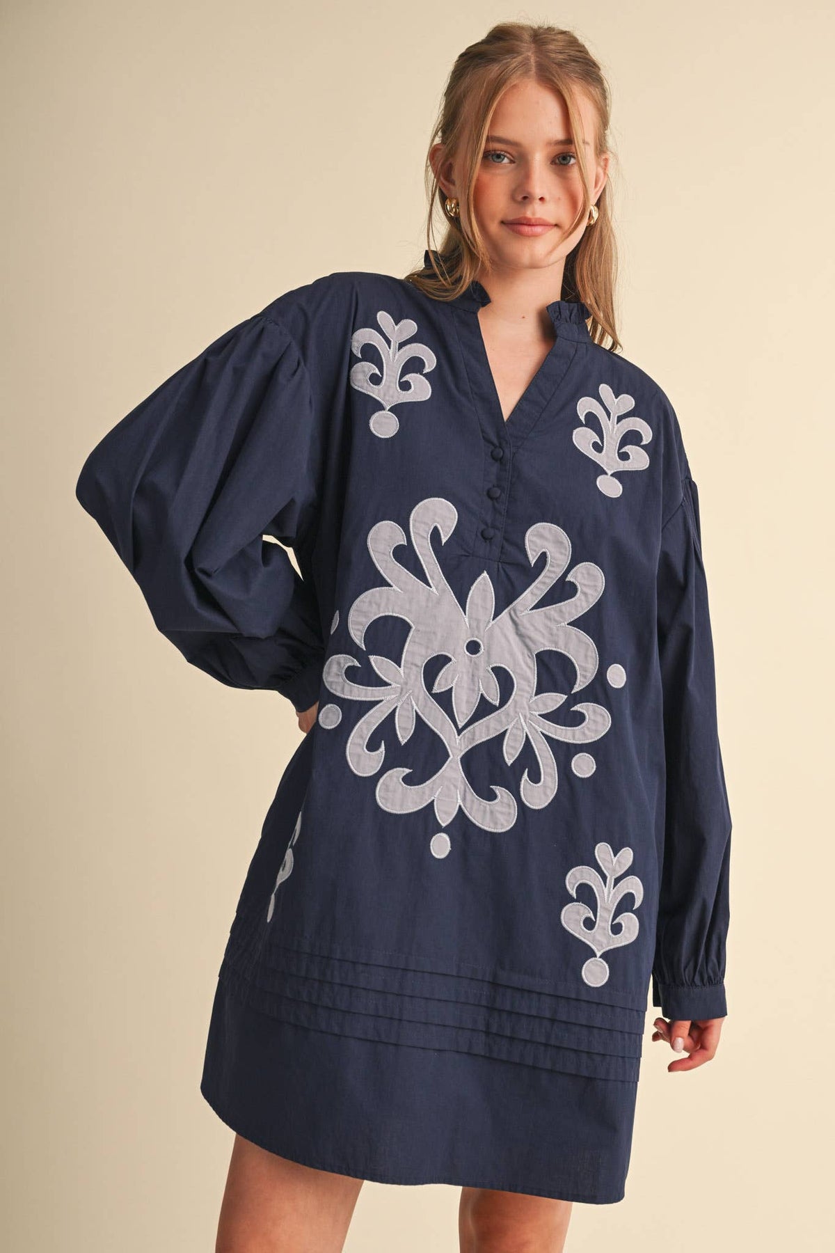LONG SLEEVE MINI DRESS WITH EMBROIDERED APPLIQUE MDR5236