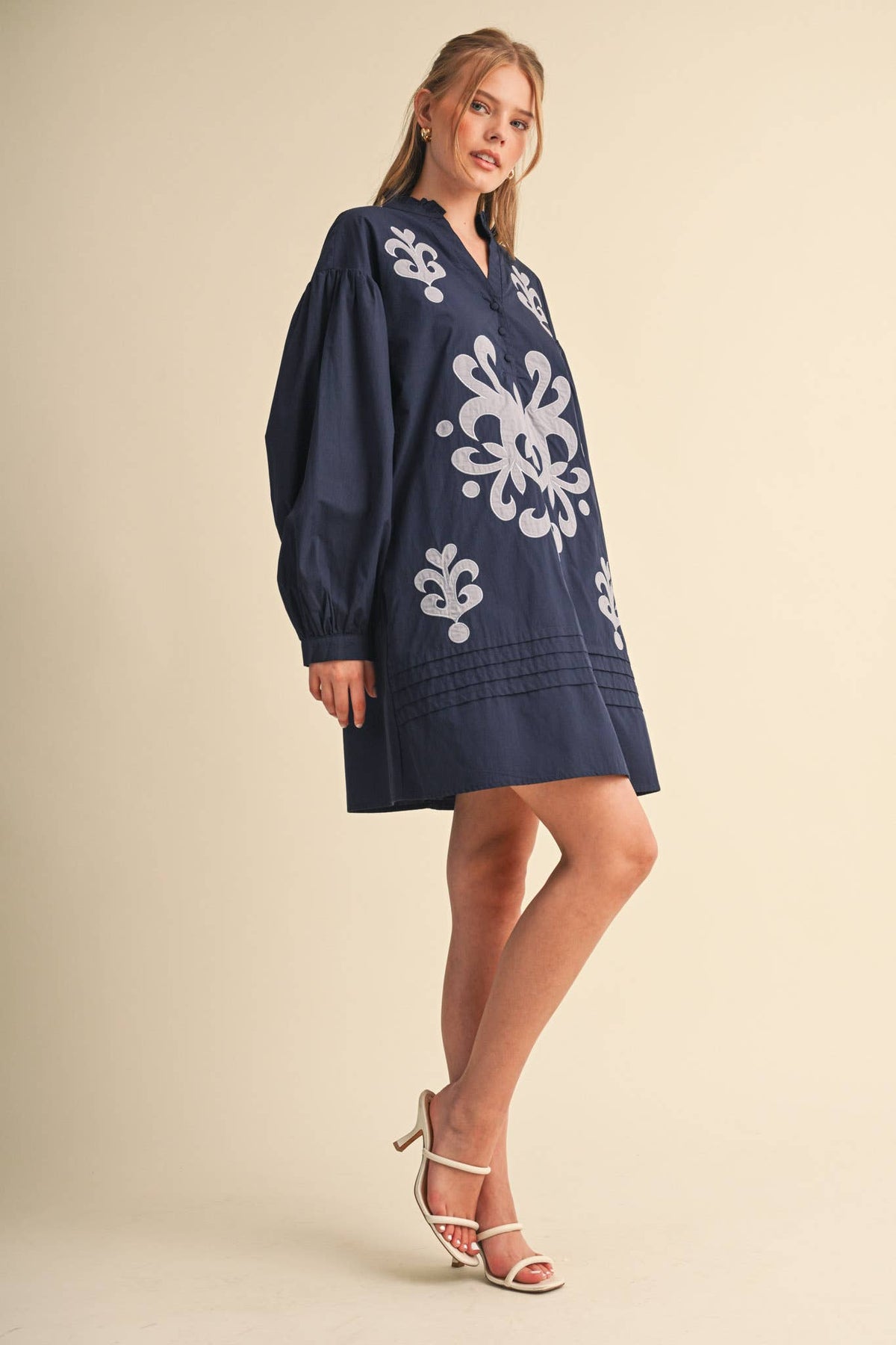 LONG SLEEVE MINI DRESS WITH EMBROIDERED APPLIQUE MDR5236