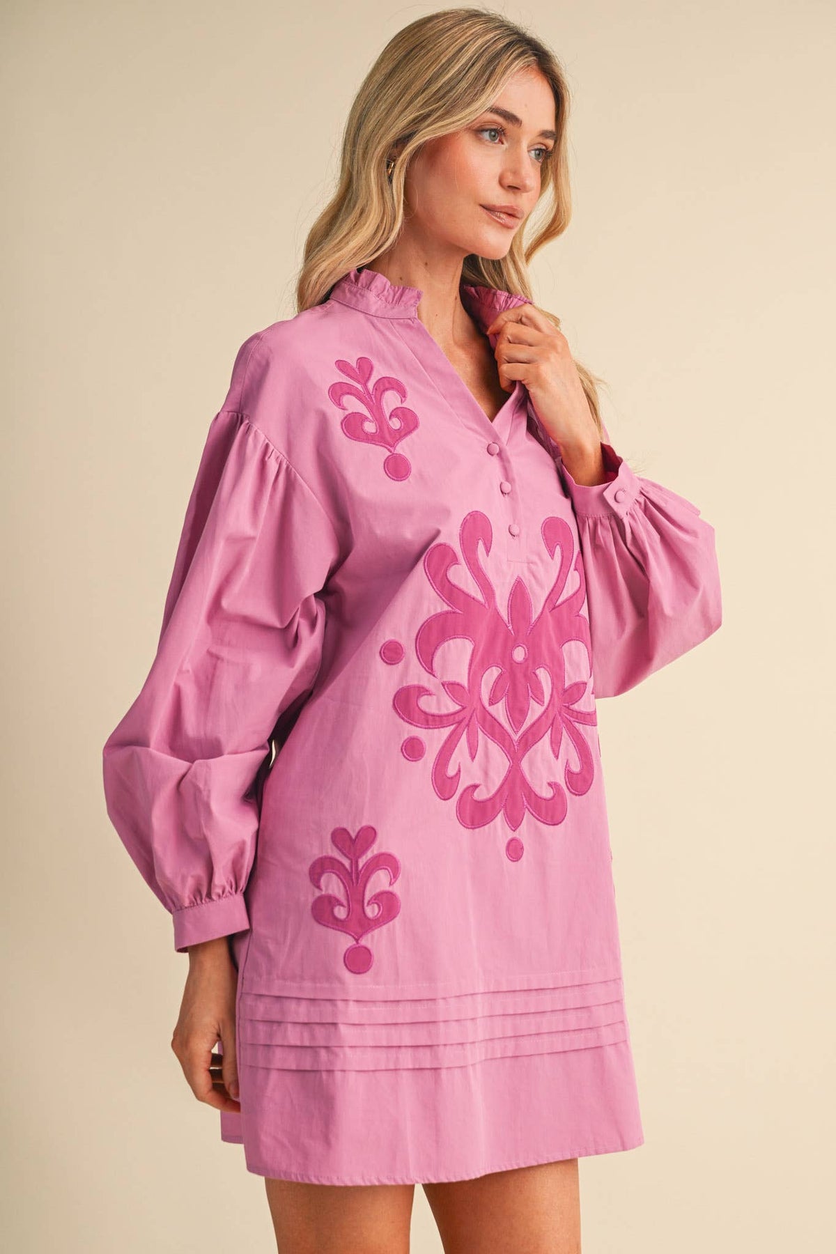 LONG SLEEVE MINI DRESS WITH EMBROIDERED APPLIQUE MDR5236